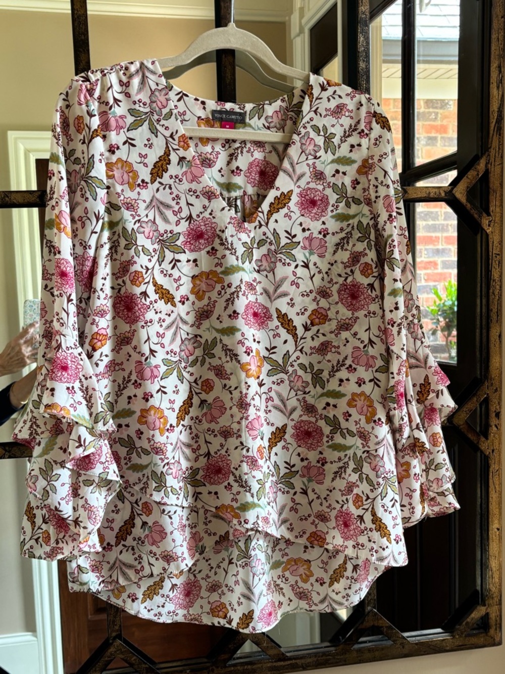 Vince Camuto White Floral V-Neck Ruffle Sleeve Blouse